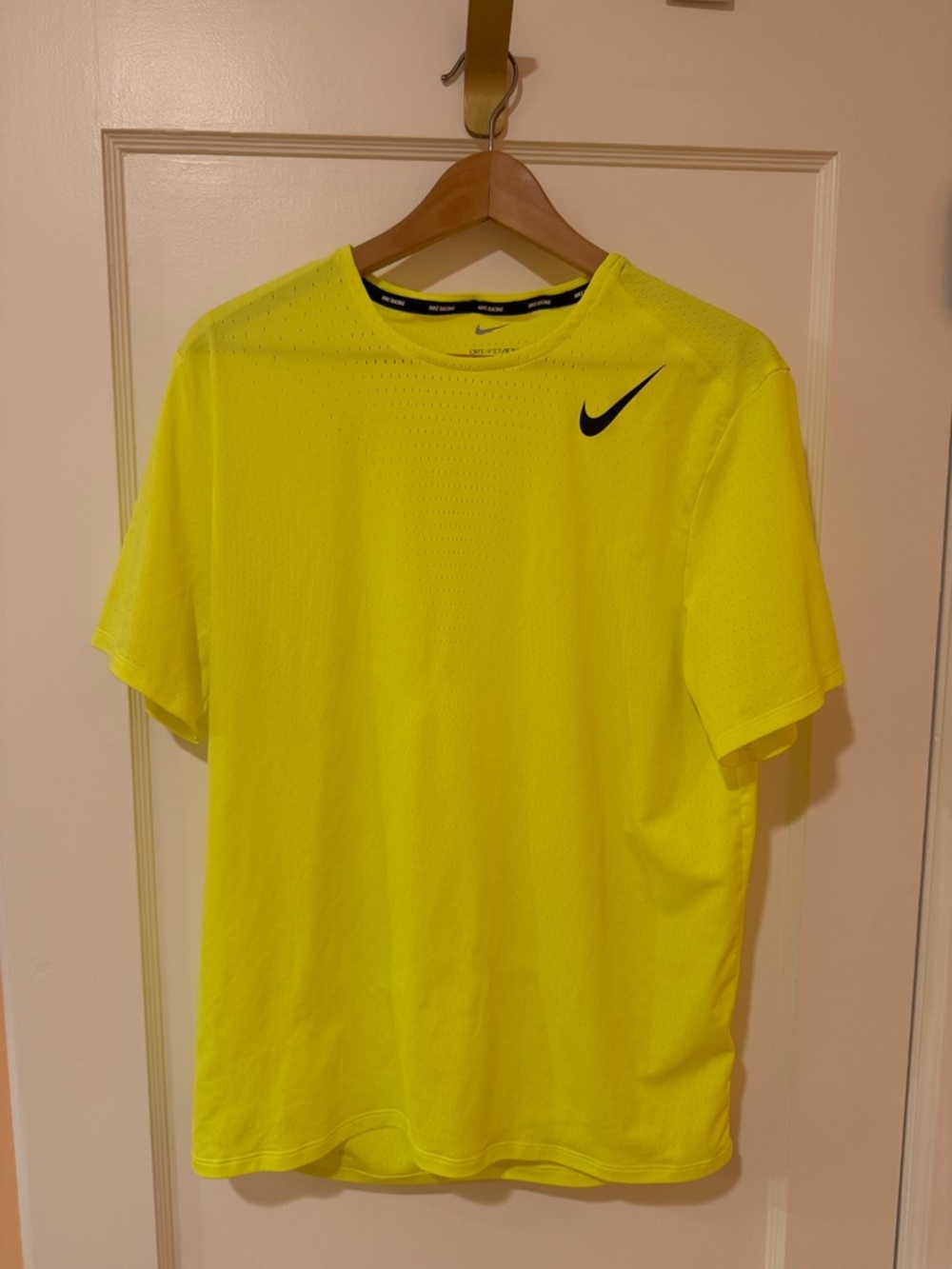 Nike running Men’s Short-Sleeve Performance Tee - Neon Yellow